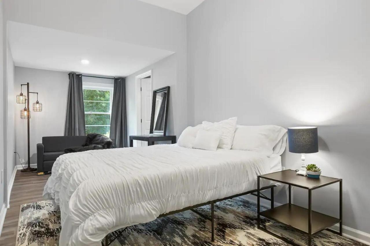 Recently Renovated Chic Durham Farmhouse Екстериор снимка